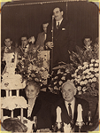 Mi padre diciendo unas palabras en las Bodas de Oro de mis abuelos - Amir Thaleb Life.com.